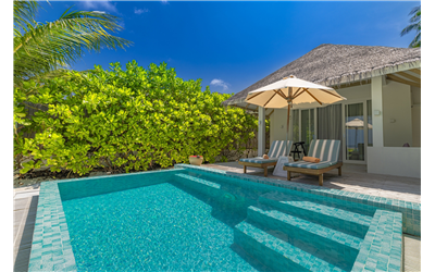 The Truth About Chlorine-Free Pool Cleaning: Pros, Cons, and Safe Alternatives